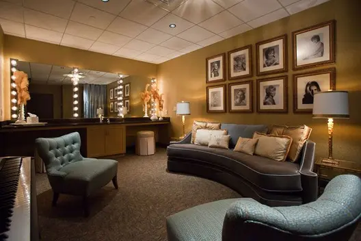 Zona lounge preparada para hospitality